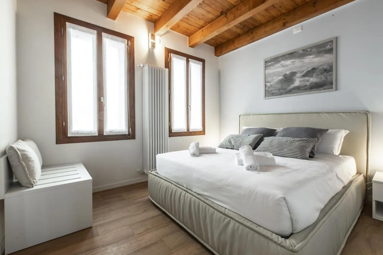 Venetian Dream Apartment R&R 0*, Venice